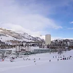Olimpic Village Th